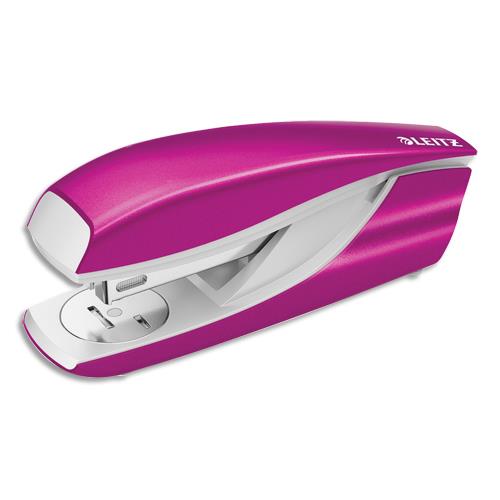 [260081] LEITZ Agrafeuse métal Rose métallisé capacité 30 feuilles pour agrafes 24/6-26/6. Livrée en Boîte